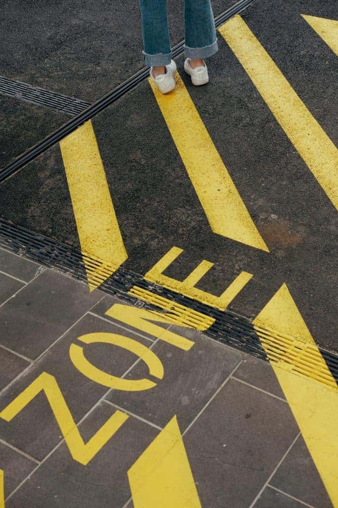 A street with yellow writing that says "zone".