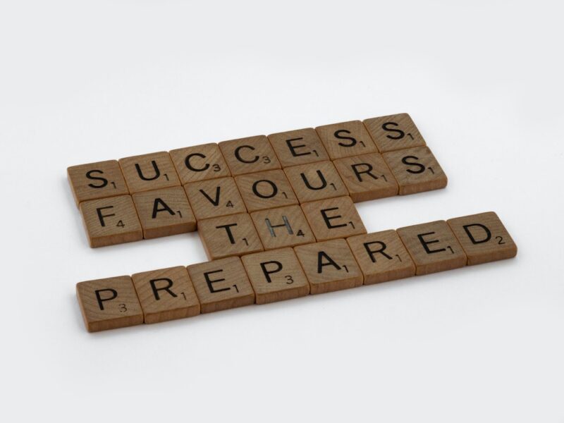 scrabble tiles write out "success favours the prepared"